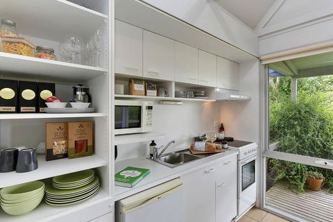 Apollo Bay Beach Bungalow - Couples Retreat - Accommodation Melbourne 4
