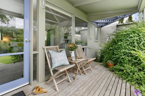 Apollo Bay Beach Bungalow - Couples Retreat - Accommodation Melbourne 0