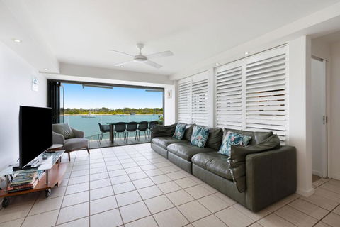 Aqua Linea 3 Noosa Parade 82 - Accommodation Melbourne 0