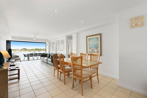 Aqua Linea 3 Noosa Parade 82 - Accommodation Melbourne 4