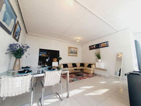 Architectural Bright Open 2B&1B Home With A Private Garden At Yarralumla - Accommodation Melbourne 4