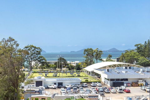 Ash Haven, 19 Ash St - Views, Pool, Air Con, Boat Parking, Wi-Fi - Accommodation Melbourne 0
