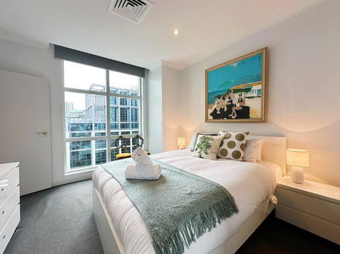Aspire CBD One Bedroom With Indoor Pool & Parking Available - Accommodation Melbourne 2