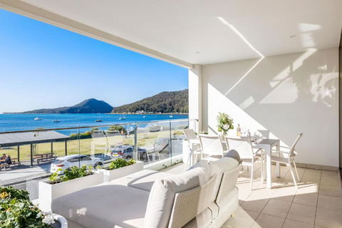 Aura 3 Spectacular Beachside Views - Accommodation Melbourne 0