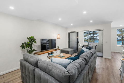 Austi Beach Escape - A Dreamy Oceanfront Haven - Accommodation Melbourne 0