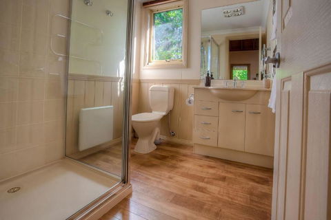 Autumn Abode Cottages - One - Accommodation Melbourne 4