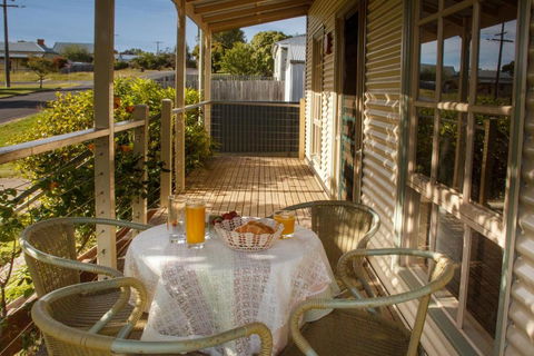 Aveley - Daylesford - Accommodation Melbourne 0