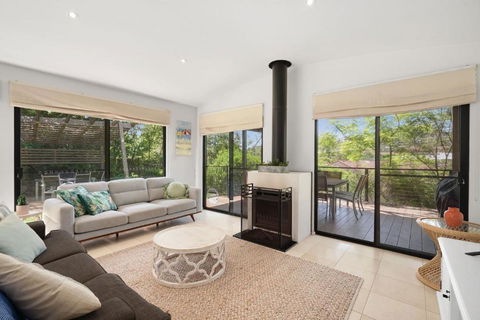 Avoca Beach Living - Accommodation Melbourne 3