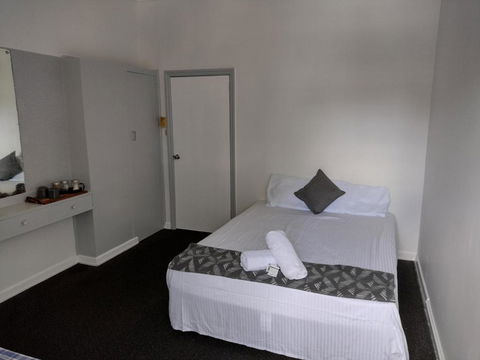 Ayr Hotel - Accommodation Melbourne 4
