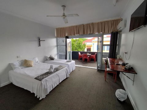 Ayr Hotel - Accommodation Melbourne 1