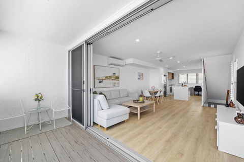Azure River Side Townhouse - Accommodation Melbourne 4