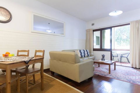 B2 Crawley Apartment 1 BRM & Sleepout Near UWA - Accommodation Melbourne 1