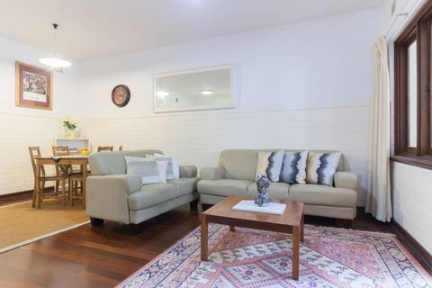 B2 Crawley Apartment 1 BRM & Sleepout Near UWA - Accommodation Melbourne 0
