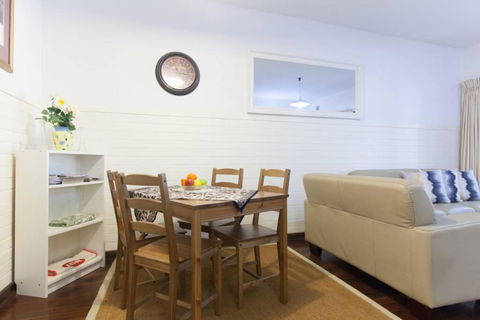 B2 Crawley Apartment 1 BRM & Sleepout Near UWA - Accommodation Melbourne 4