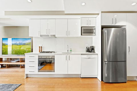 B208S - The Waverton Escape - Accommodation Melbourne 3
