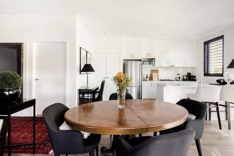 B312S - Luxury Waverton Apartment - Accommodation Melbourne 2