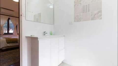 B4 Crawley Apartment 1 BRM & Sleepout Near UWA - Accommodation Melbourne 3