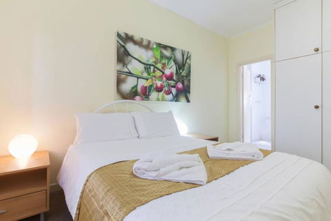 B5 Crawley Apartment 1 BRM & Sleepout Near UWA - Accommodation Melbourne 0
