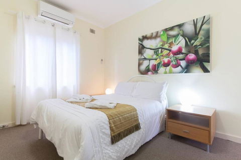 B5 Crawley Apartment 1 BRM & Sleepout Near UWA - Accommodation Melbourne 1