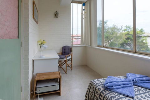 B6 Crawley Apartment 1 BRM & Sleepout Near UWA - Accommodation Melbourne 4