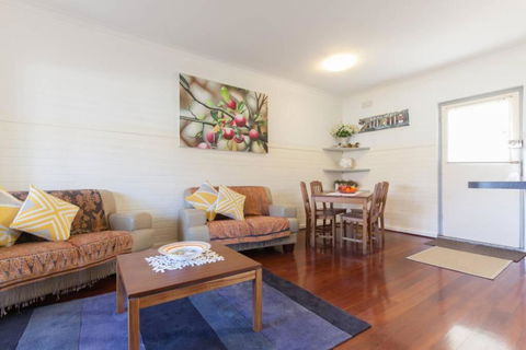 B7 Crawley Apartment 1 BRM & Sleepout Near UWA - Accommodation Melbourne 4