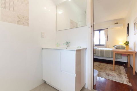 B8 Crawley Apartment 1 BRM & Sleepout Near UWA - Accommodation Melbourne 0