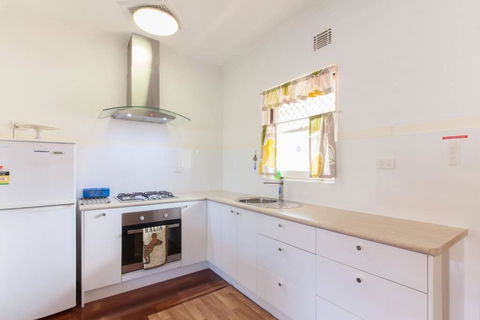 B8 Crawley Apartment 1 BRM & Sleepout Near UWA - Accommodation Melbourne 2