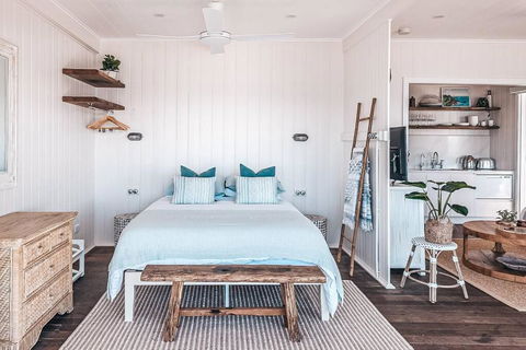 BAY PROPERTIES . Beach House Studio - Accommodation Melbourne 4