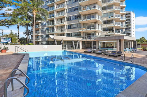 Pacific Regis Beachfront Holiday Apartments - Accommodation Melbourne 3