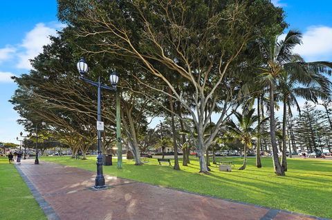 Pacific Regis Beachfront Holiday Apartments - Accommodation Melbourne 18