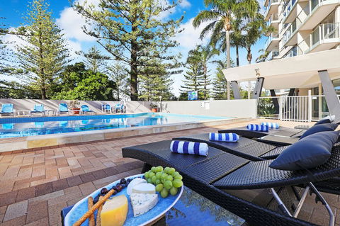 Pacific Regis Beachfront Holiday Apartments - Accommodation Melbourne 1