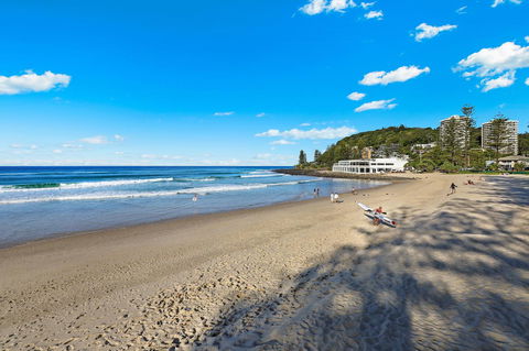 Pacific Regis Beachfront Holiday Apartments - Accommodation Melbourne 2