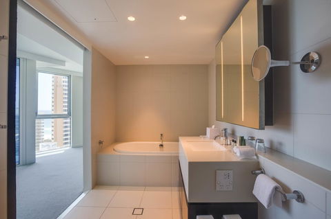 Hilton Surfers Paradise Hotel & Residences - Accommodation Melbourne 4