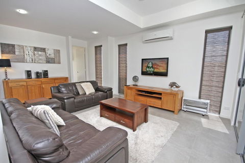 48 Boardrider Crescent, Mt Coolum - Pet Friendly, WiFi, Linen Incl. 500 BOND - Accommodation Melbourne 4