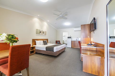 Roma Explorers Inn - Melbourne 4u 1