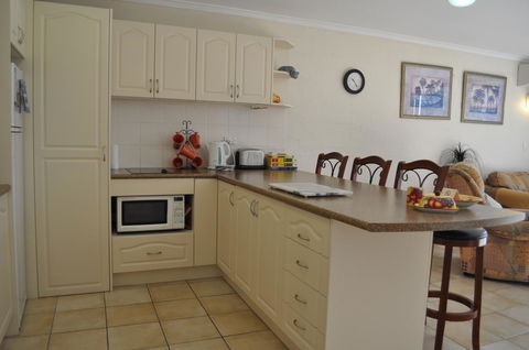 Burleigh Palms Holiday Apartments - Accommodation Melbourne 18