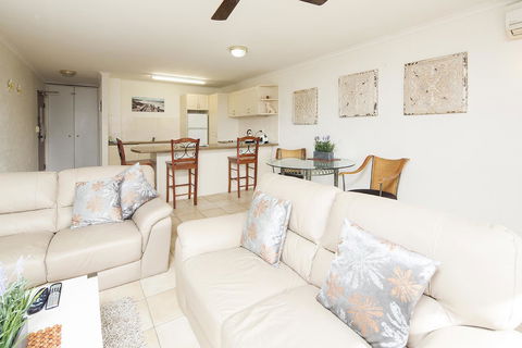Burleigh Palms Holiday Apartments - Accommodation Melbourne 25