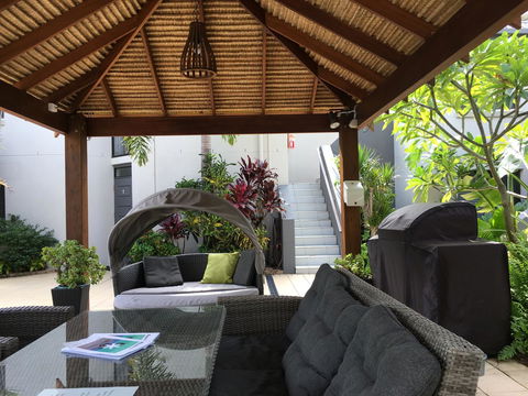Burleigh Palms Holiday Apartments - Accommodation Melbourne 4