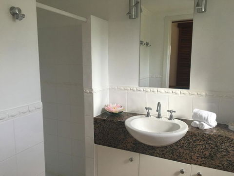 Martinique On Macrossan - Accommodation Melbourne 9