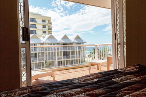 Crystal Beachfront Apartments - Accommodation Melbourne 44