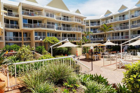 Crystal Beachfront Apartments - Accommodation Melbourne 12