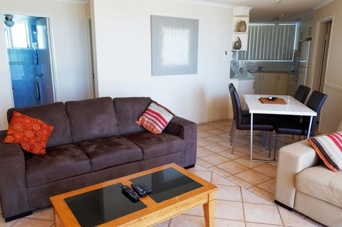Crystal Beachfront Apartments - Accommodation Melbourne 32