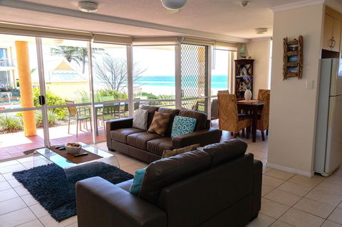 Crystal Beachfront Apartments - Accommodation Melbourne 16