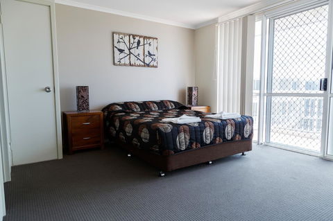 Crystal Beachfront Apartments - Accommodation Melbourne 9