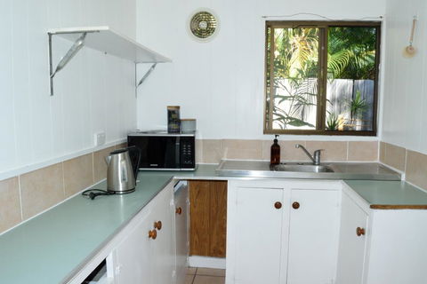1 Min. Walk To Beach Horeseshoe Bay Holiday Units - Accommodation Melbourne 5