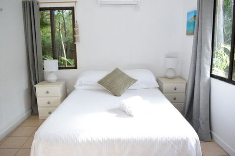 1 Min. Walk To Beach Horeseshoe Bay Holiday Units - Accommodation Melbourne 1