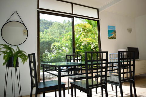 1 Min. Walk To Beach Horeseshoe Bay Holiday Units - Accommodation Melbourne 3