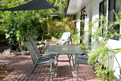 1 Min. Walk To Beach Horeseshoe Bay Holiday Units - Accommodation Melbourne 4