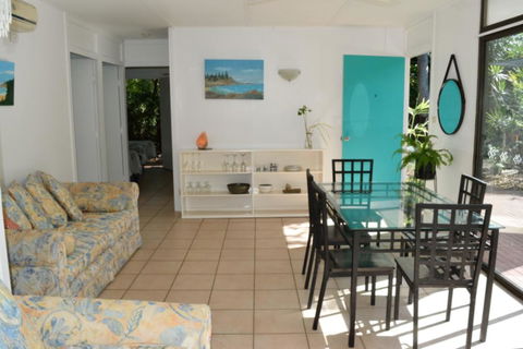 1 Min. Walk To Beach Horeseshoe Bay Holiday Units - Accommodation Melbourne 2