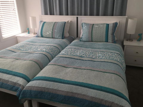 Modern Beach Villa - Accommodation Melbourne 0